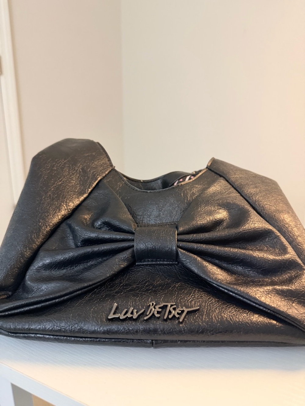 Betsey Johnson “Luv Betsey” Black Bow Shoulder Bag | Slouchy Hobo Purse - Picture 7 of 8